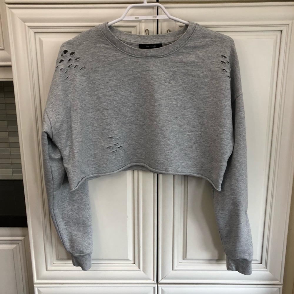Forever 21 women’s boxy distressed crop sweatshirt